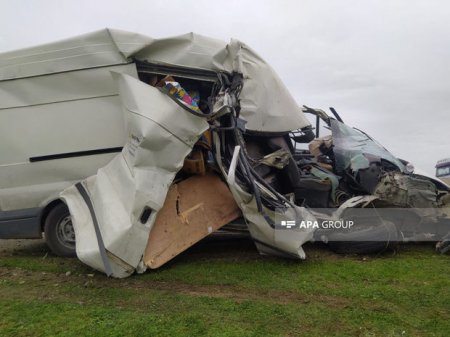 Masallıda “Ford” “KamAZ”a çırpılıb: İki nəfər xəsarət alıb