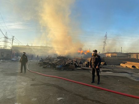 Tikinti materialları bazarındakı yanğın nəzarətə alındı - Video + Yenilənib