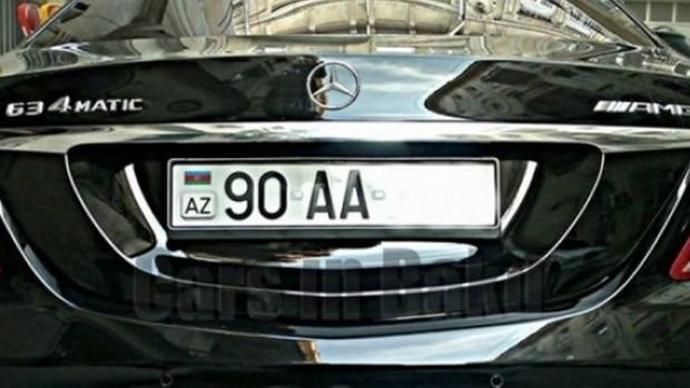 “AA” seriyalı nömrəni axtarışda olan avtomobilə taxıb idarə edirmiş