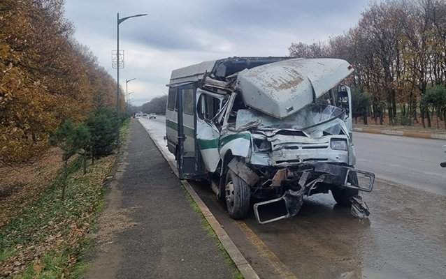 Avtobus qəzaya düşdü - 1 ölü, 15 yaralı var - Foto