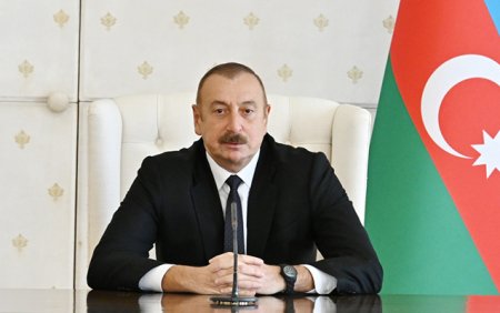 İlham Əliyev həmkarını təbrik etdi