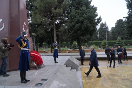 Hakan Fidan Şəhidlər xiyabanını ziyarət etdi - Fotolar