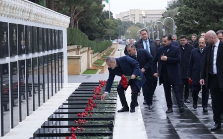 Hakan Fidan Şəhidlər xiyabanını ziyarət etdi - Fotolar