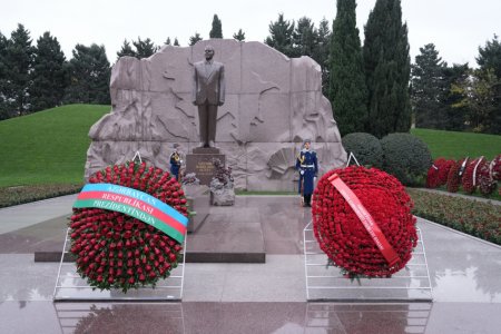 Hakan Fidan Şəhidlər xiyabanını ziyarət etdi - Fotolar