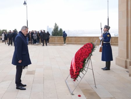 Hakan Fidan Şəhidlər xiyabanını ziyarət etdi - Fotolar