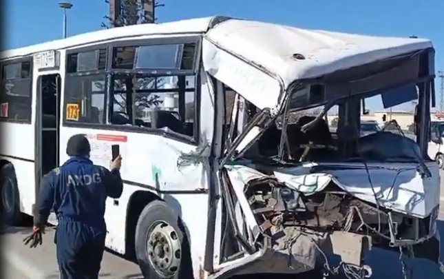 Bakıda marşrut avtobusu ağır qəzaya düşdü - Video