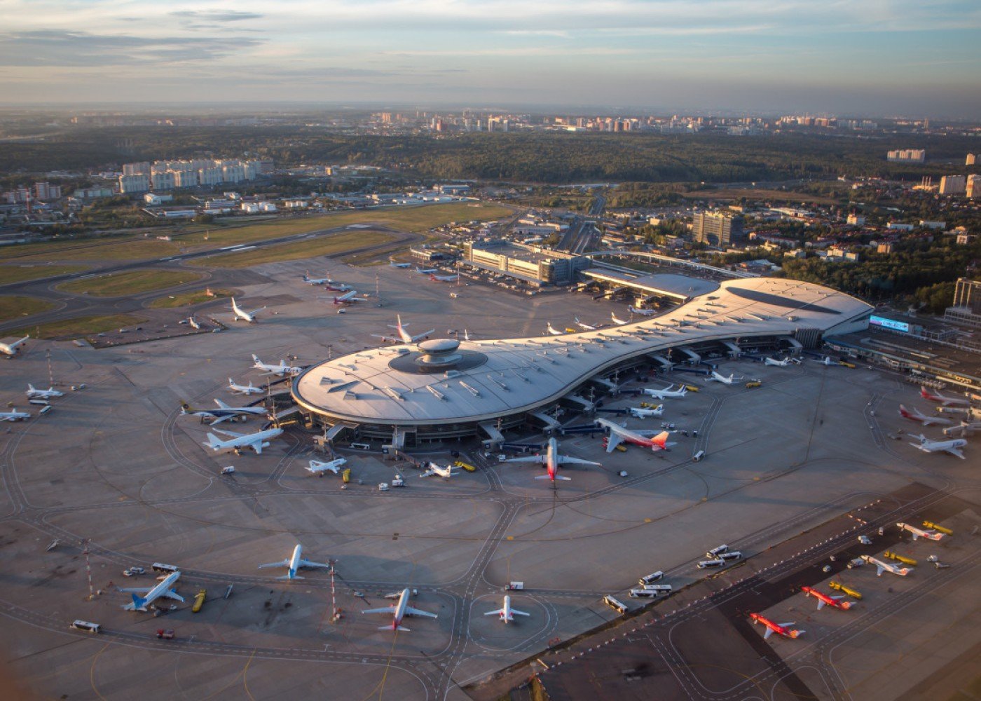 Moskvada aeroportlarda uçuşlara məhdudiyyət QOYULDU