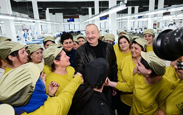 İlham Əliyev Xankəndi tikiş fabrikində - Yenilənib - Fotolar